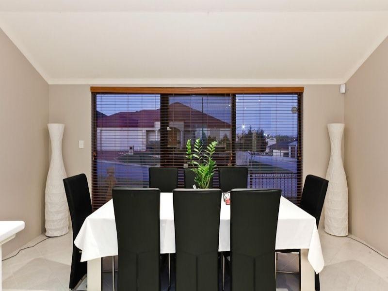 15 Sheffield Bend, Success WA 6164