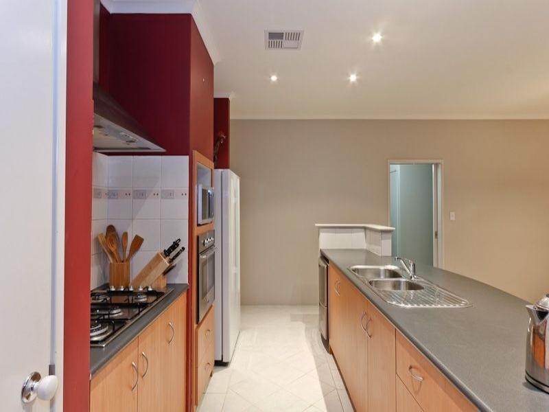 15 Sheffield Bend, Success WA 6164
