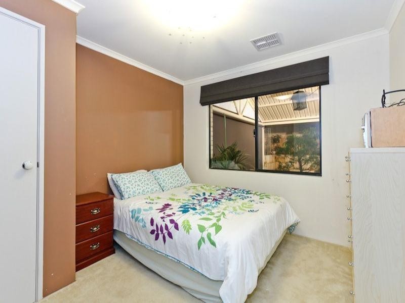 15 Sheffield Bend, Success WA 6164