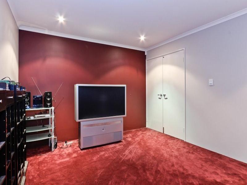 15 Sheffield Bend, Success WA 6164