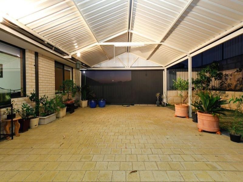 15 Sheffield Bend, Success WA 6164