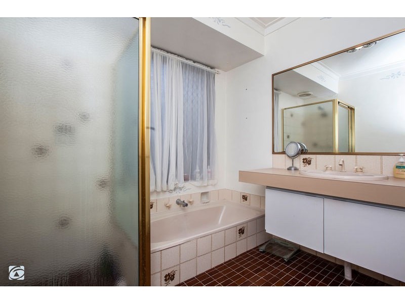 15 Dotterel Way, Yangebup WA 6164