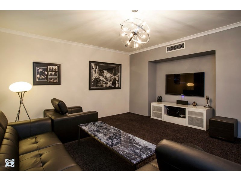 6 Senna Close, Coogee WA 6166