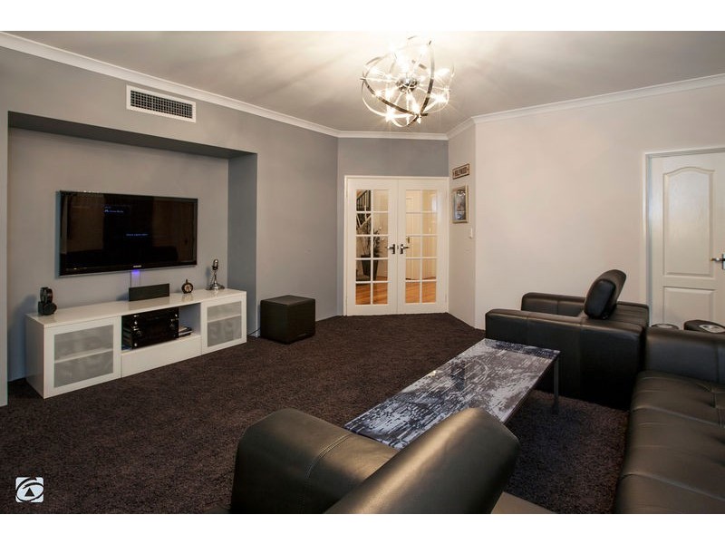 6 Senna Close, Coogee WA 6166