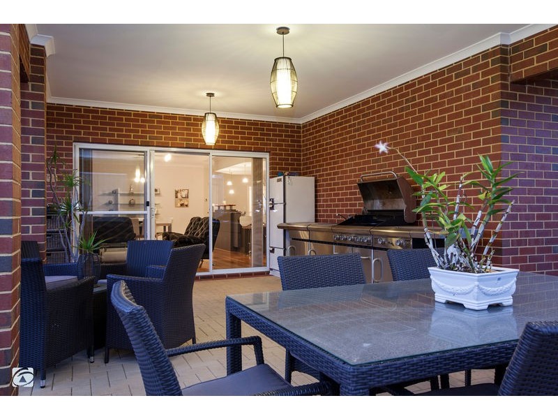 6 Senna Close, Coogee WA 6166