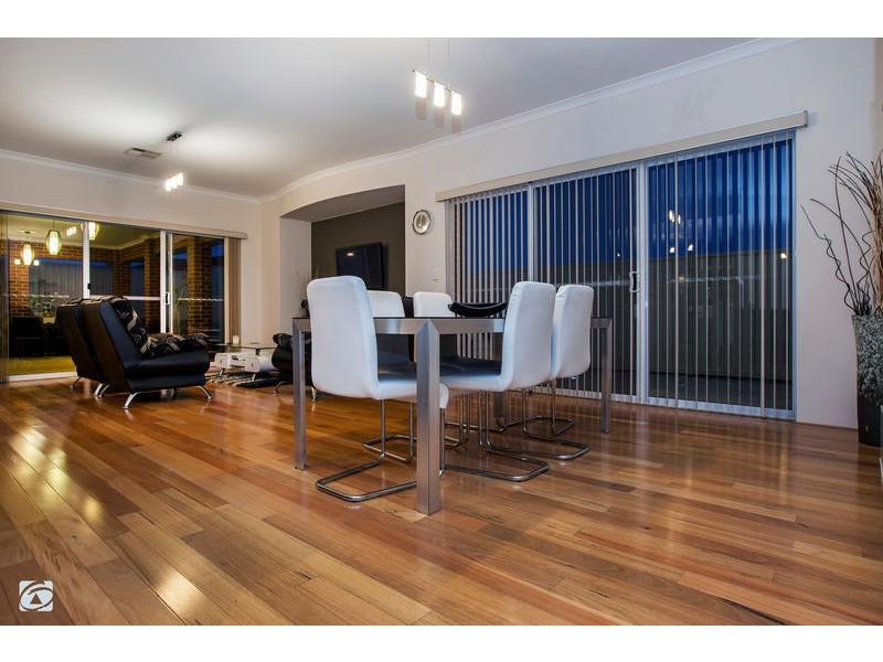 6 Senna Close, Coogee WA 6166