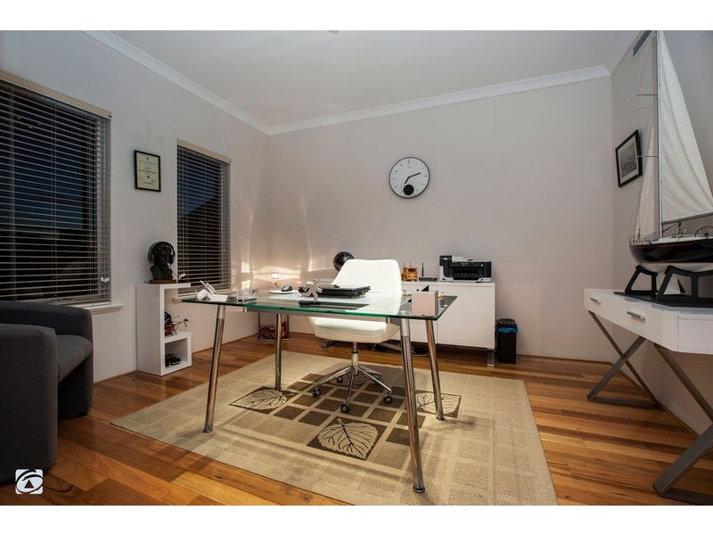 6 Senna Close, Coogee WA 6166