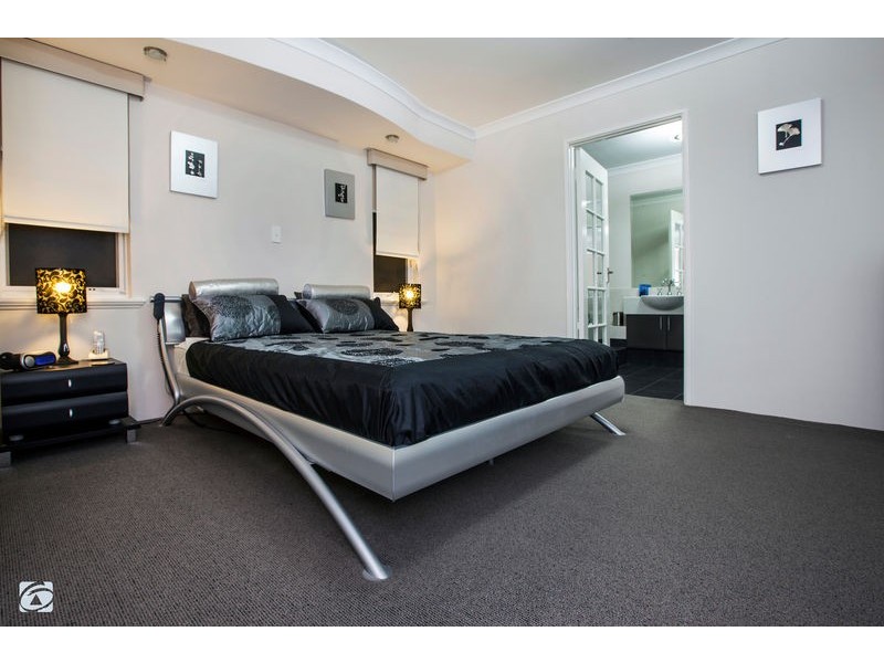 6 Senna Close, Coogee WA 6166