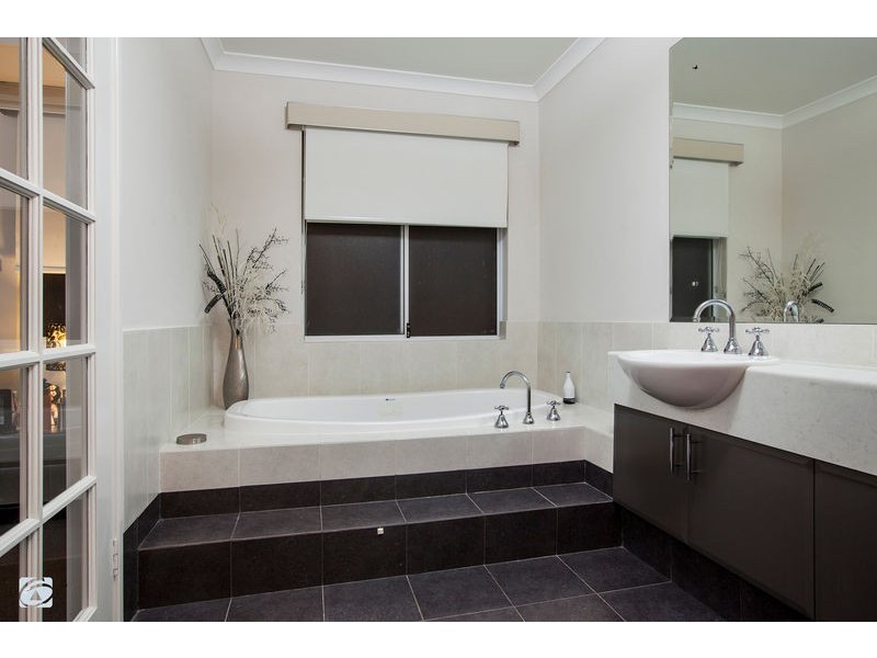 6 Senna Close, Coogee WA 6166
