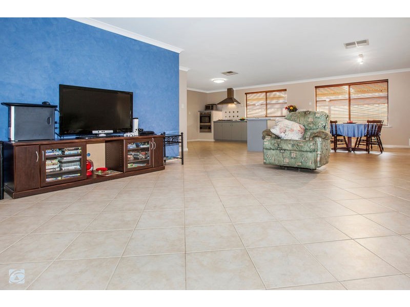 18 Alexandria Follow, Success WA 6164