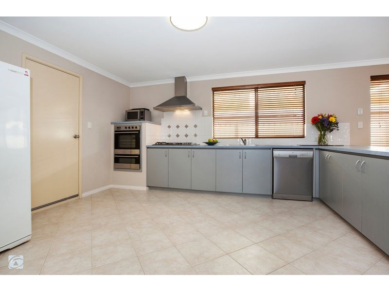 18 Alexandria Follow, Success WA 6164