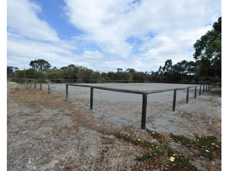54 Leslie Road, Wandi WA 6167