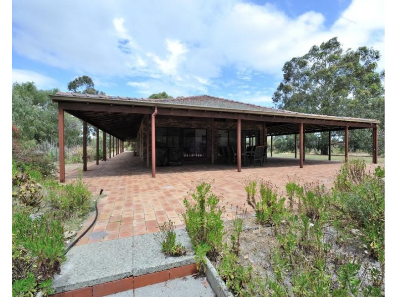 54 Leslie Road, Wandi WA 6167