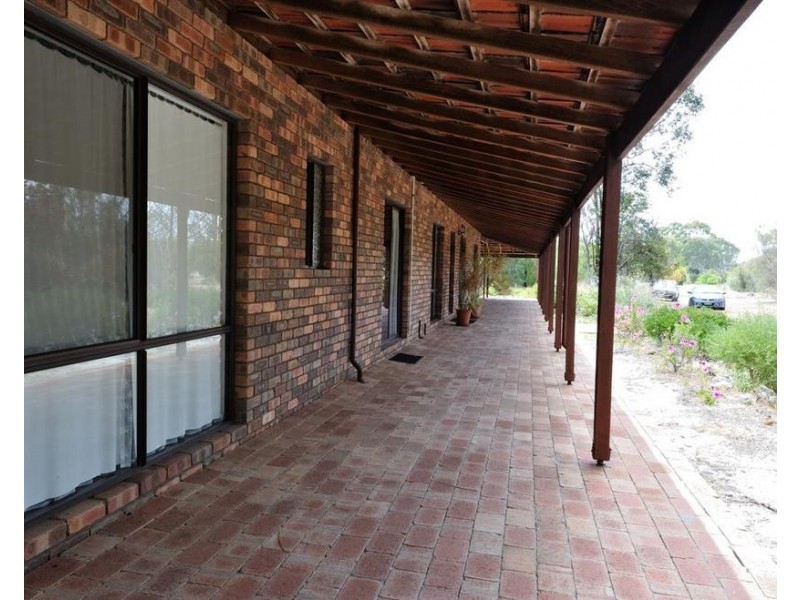 54 Leslie Road, Wandi WA 6167