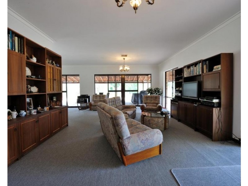 54 Leslie Road, Wandi WA 6167
