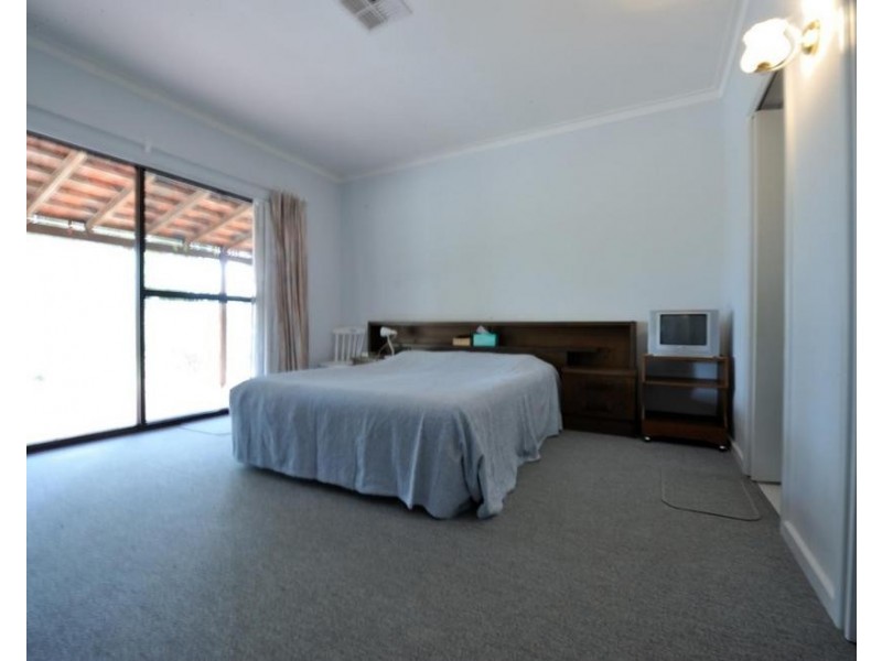 54 Leslie Road, Wandi WA 6167