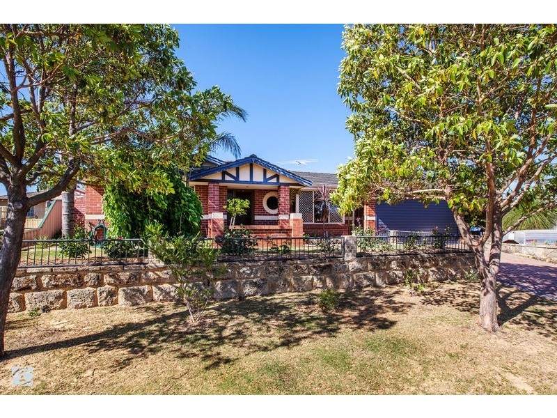 5 Poinsettia Grove, South Lake WA 6164