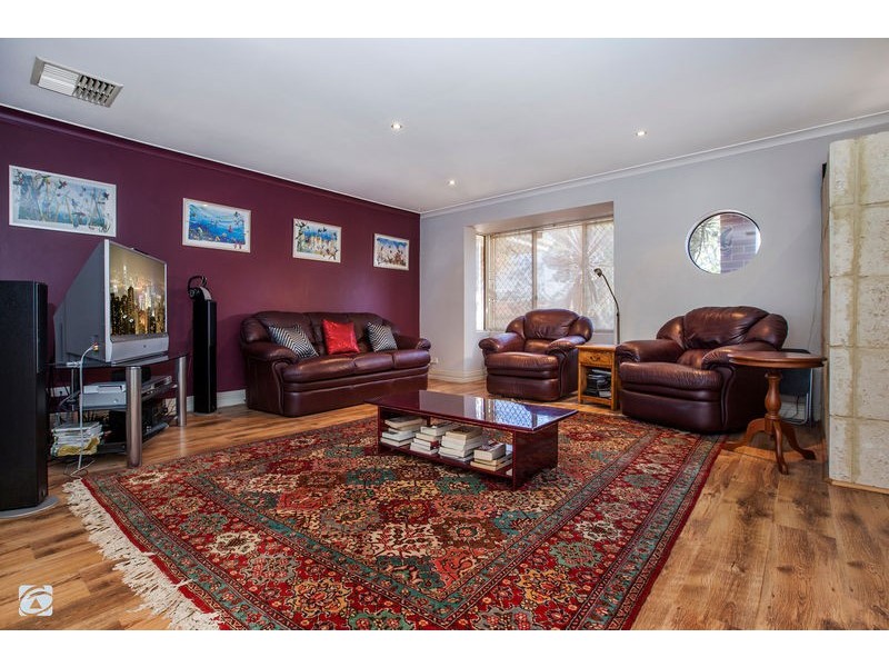 5 Poinsettia Grove, South Lake WA 6164