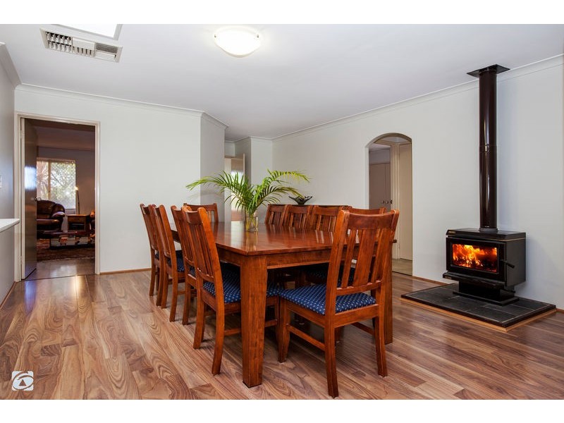 5 Poinsettia Grove, South Lake WA 6164