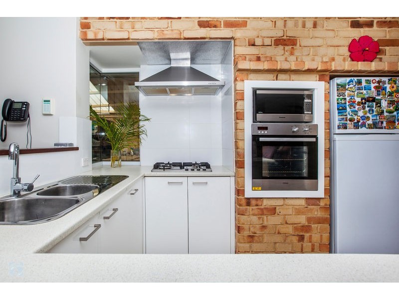 5 Poinsettia Grove, South Lake WA 6164