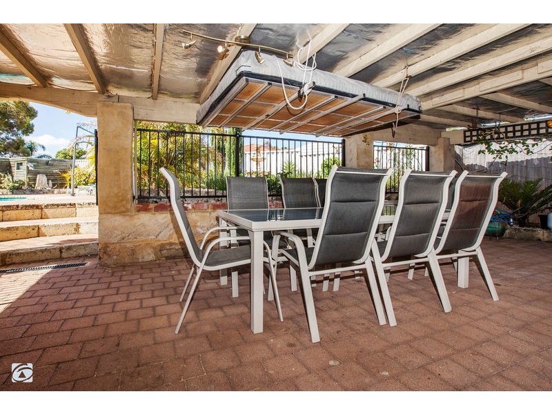 5 Poinsettia Grove, South Lake WA 6164