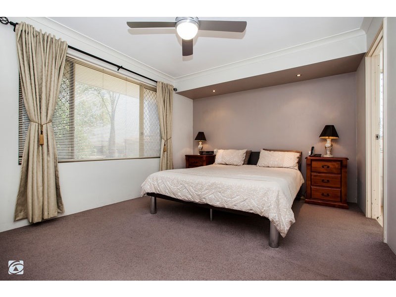 5 Poinsettia Grove, South Lake WA 6164