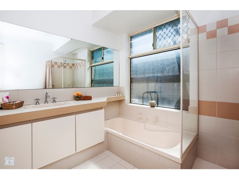 5 Poinsettia Grove, South Lake WA 6164