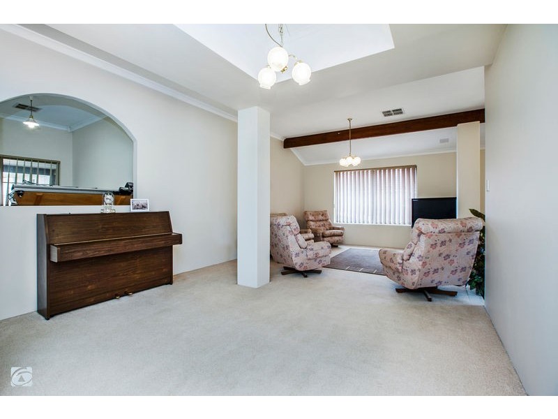 6 Leatherwood Rise, South Lake WA 6164