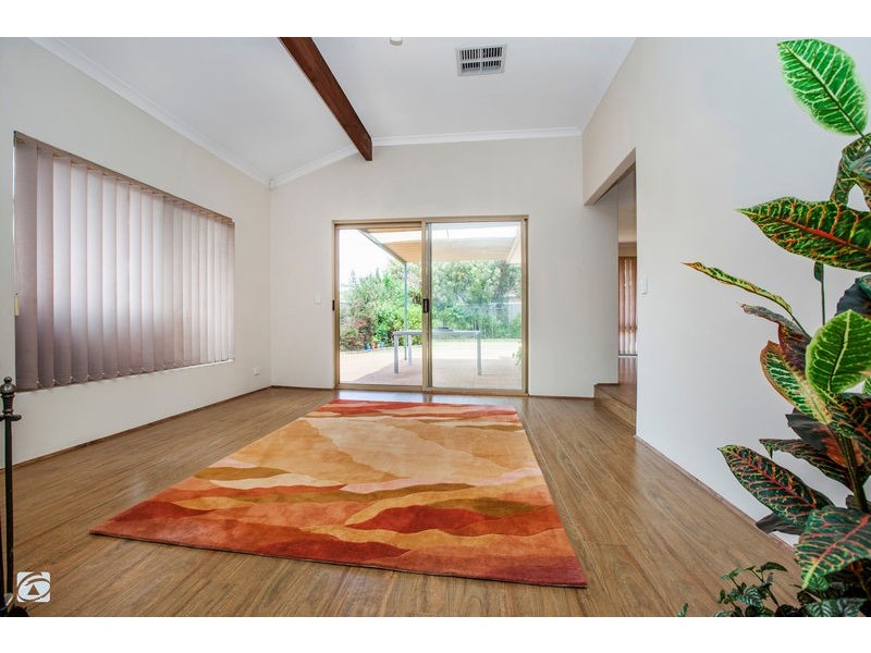 6 Leatherwood Rise, South Lake WA 6164