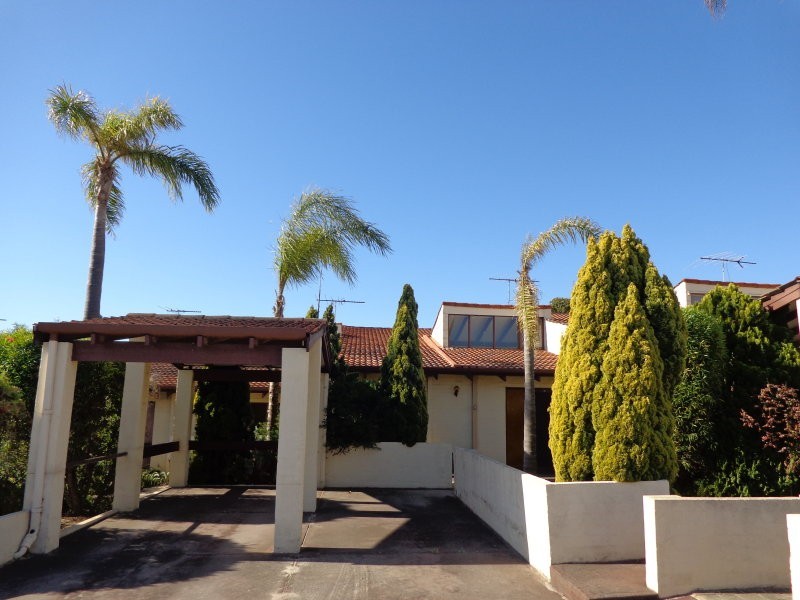 4/4 Thelma Street, Como WA 6152