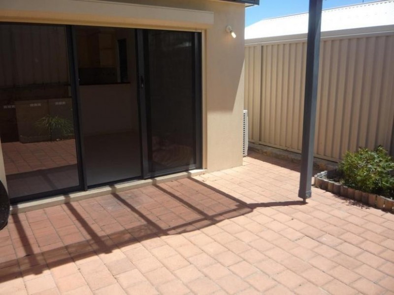 4/52 Bayview Terrace, Yangebup WA 6164