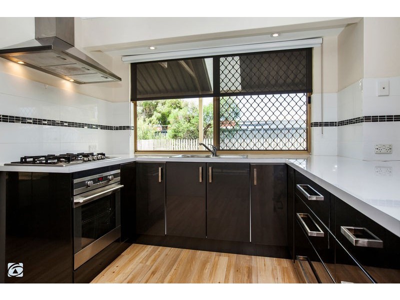 7 Barrine Gardens, South Lake WA 6164