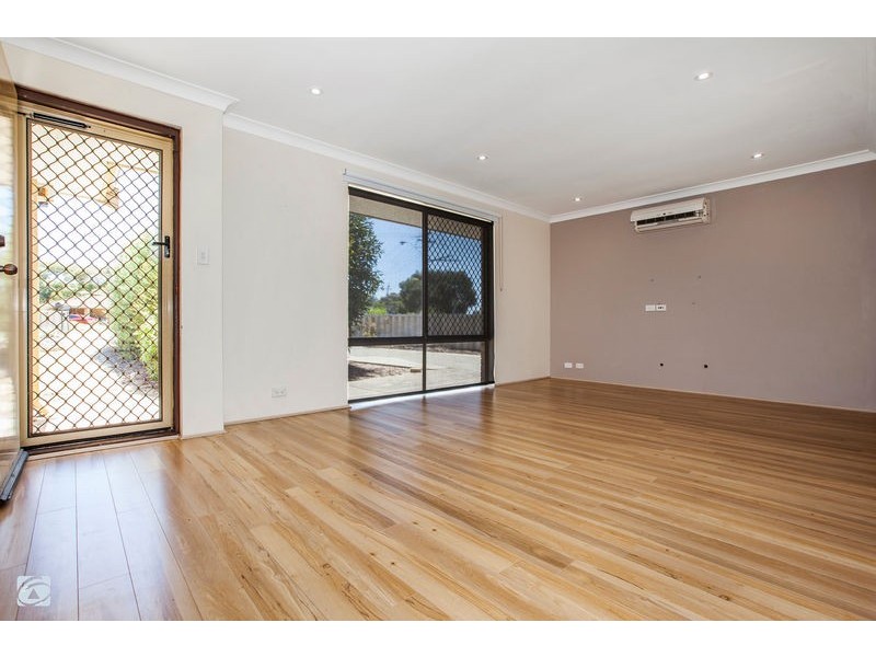 7 Barrine Gardens, South Lake WA 6164