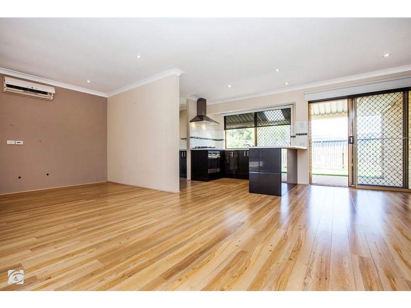 7 Barrine Gardens, South Lake WA 6164