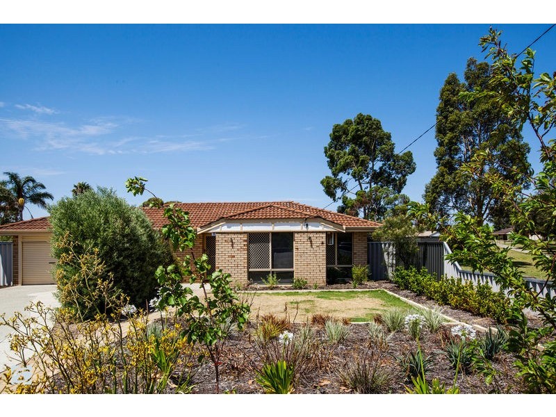 7 Barrine Gardens, South Lake WA 6164