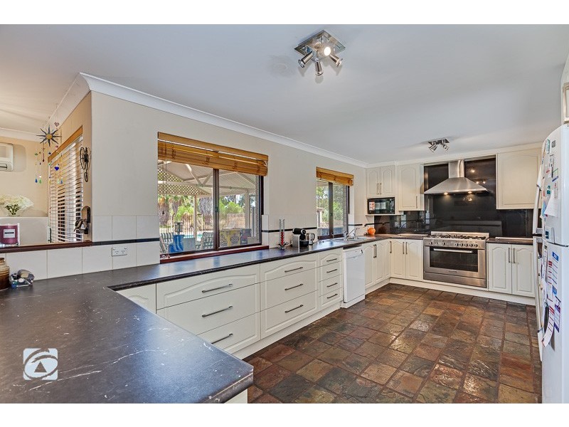 5 Brooks Place, Wandi WA 6167