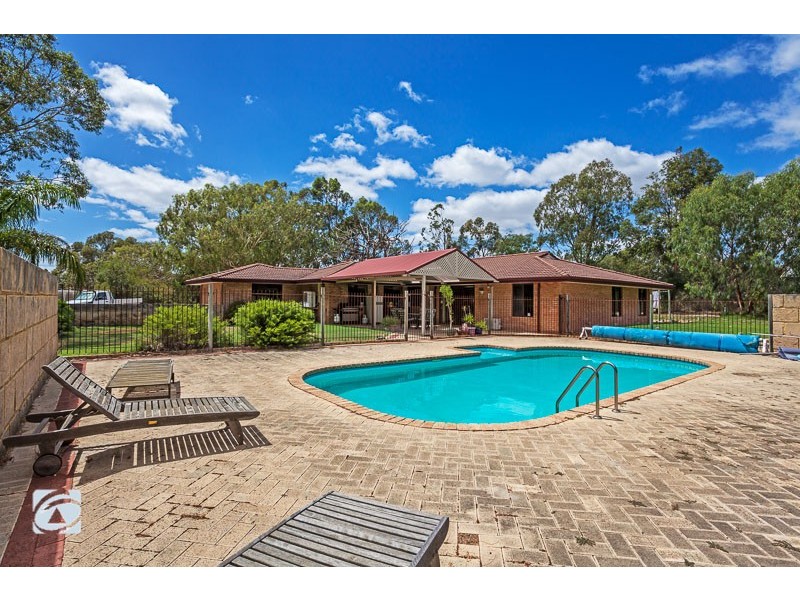 5 Brooks Place, Wandi WA 6167