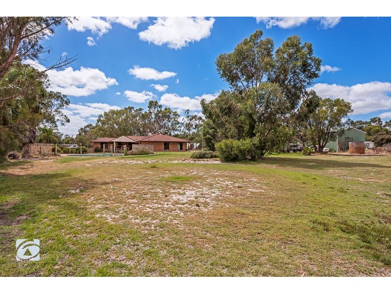 5 Brooks Place, Wandi WA 6167