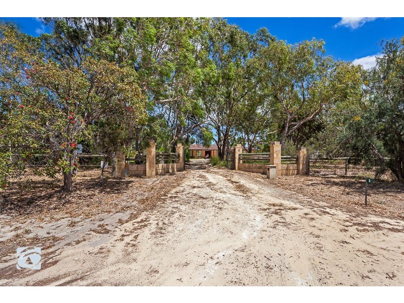 5 Brooks Place, Wandi WA 6167