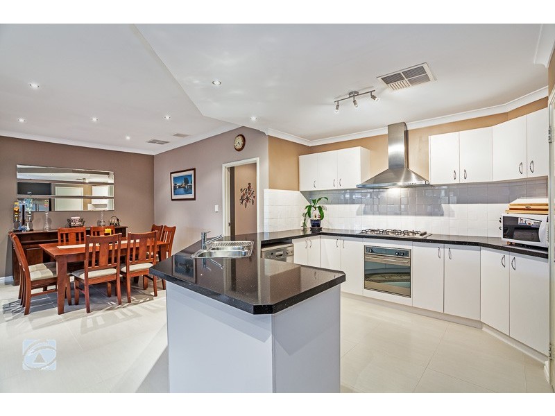 6 Satyr Way, Success WA 6164