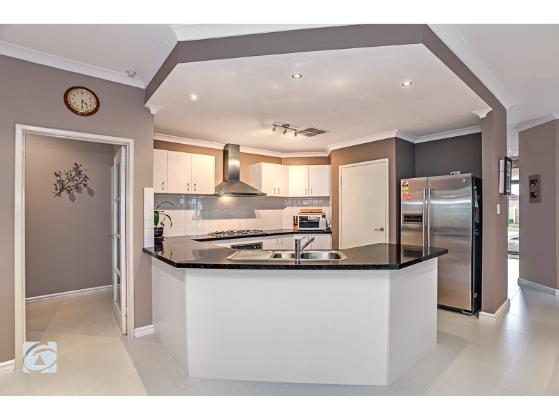 6 Satyr Way, Success WA 6164