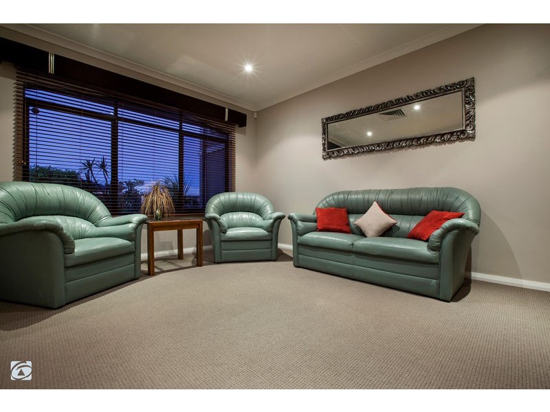 15 Harmony Avenue, Atwell WA 6164