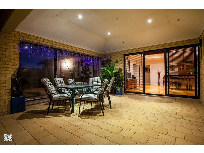 15 Harmony Avenue, Atwell WA 6164