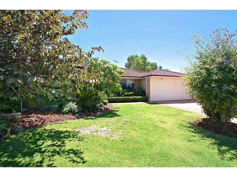 11 Marie Court, Atwell WA 6164