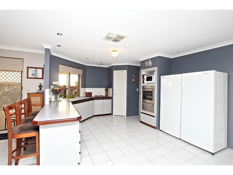 11 Marie Court, Atwell WA 6164