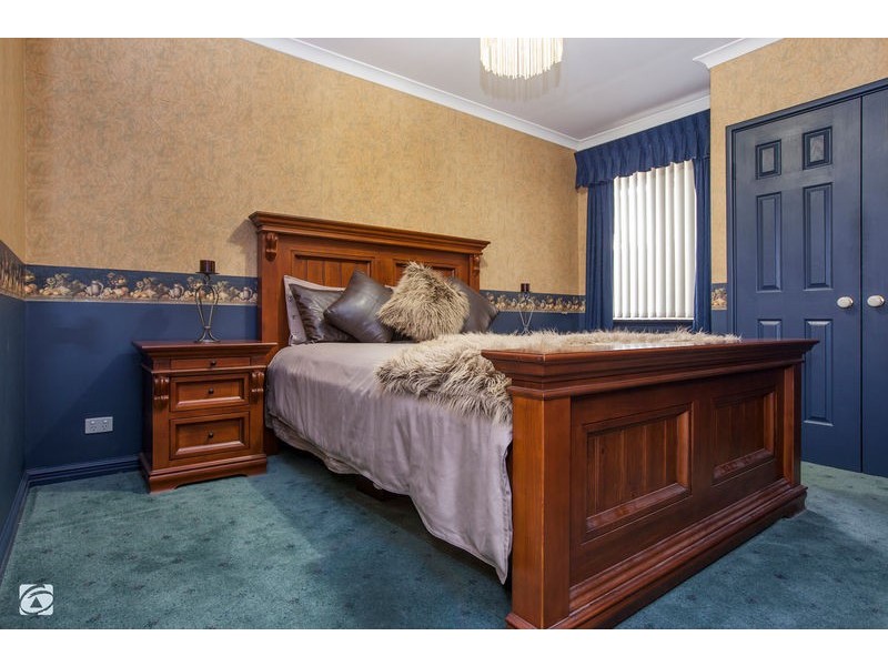 5 Ellery Court, Success WA 6164