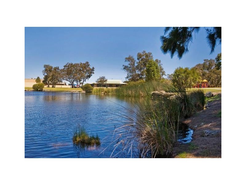 14 South Lake Drive, South Lake WA 6164