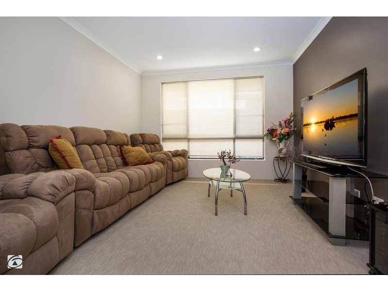 2 Starbush Gardens, Success WA 6164