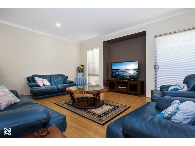 2 Starbush Gardens, Success WA 6164