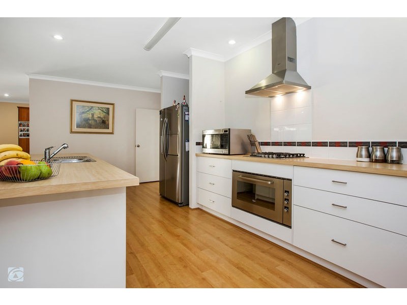 2 Starbush Gardens, Success WA 6164